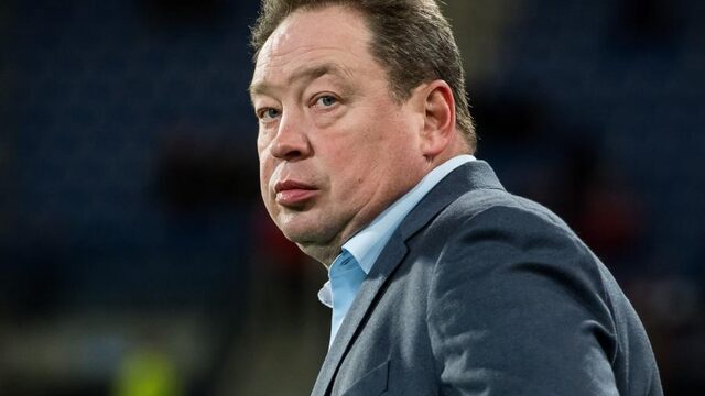 Sloetski stapt op als trainer van Vitesse
