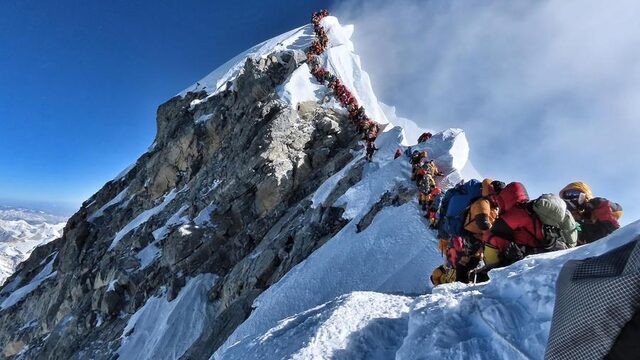 Podcast De Dag: Moet de Mount Everest exclusiever worden?