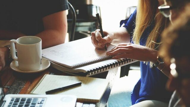 Door het thuiswerken delen we ons leven te efficiënt in: 'We blijven onszelf voortjagen'
