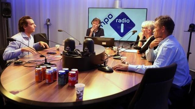 Een presentator die in een lamp praat en nog 6 bloopers uit het NPO Radio 1-archief