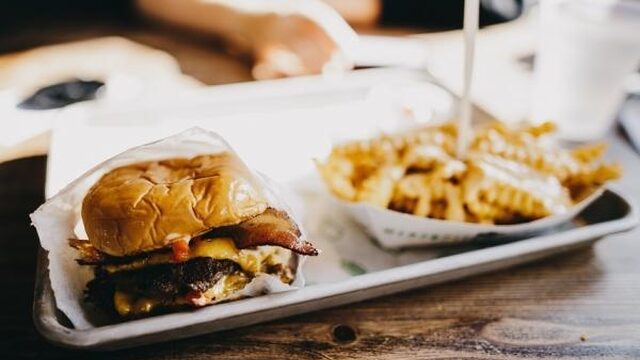 Wetenschappelijk bewezen: wie gedronken heeft, krijgt honger