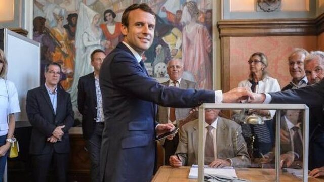 Partij Macron behaalt grote overwinning bij parlementsverkiezingen