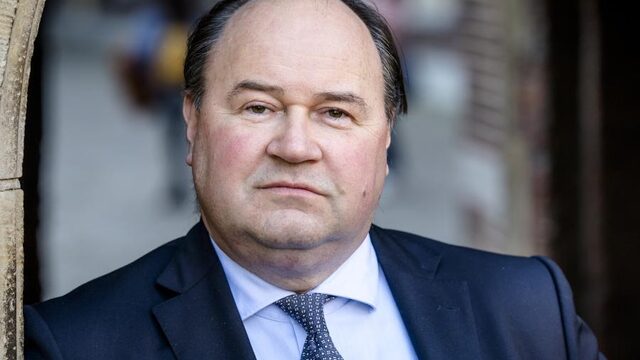 'Henk Otten steelt van de armen en heeft niet door dat niet iedereen dat sympathiek vindt'