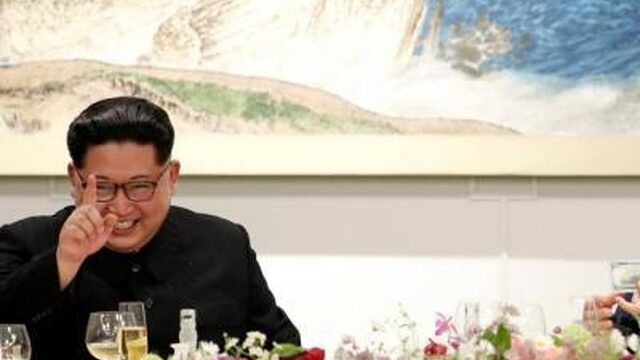 Korea's zetten klokken gelijk, maar zien we wel de ware Kim?