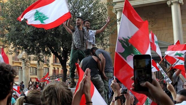 Podcast De Dag: versplinterd Libanon verenigd in protest, voor nu