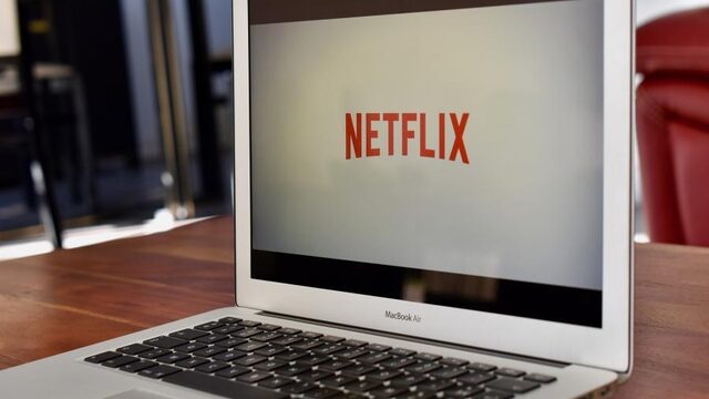 Wat betekent het voor jou als Netflix en pornosites hun internetsnelheid verlagen?