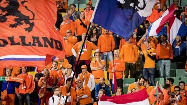 'Bestuur Supportersclub Oranje verrijkte zich met geld van fans'