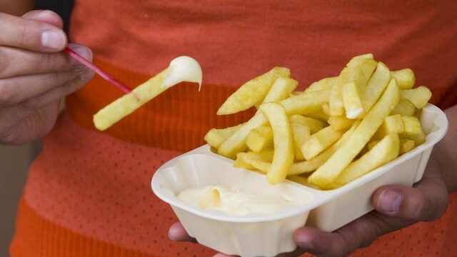 Hoera! Het frietje bestaat 150 jaar en dat wordt gevierd met een smulgids