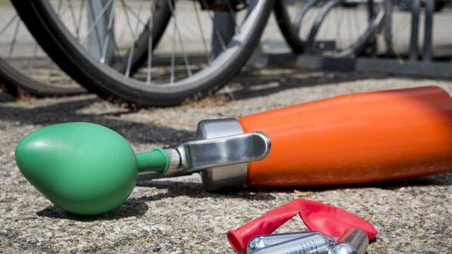 Politieagent: 'Tegen een auto vol lachgas-gebruikers kunnen we nu niets'
