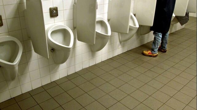 'Kroegen in Nijmegen filmen op mannentoilet'