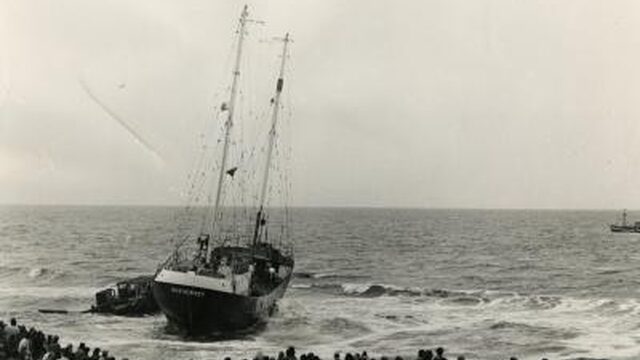 Deze Dag Toen: Veronica-schip loopt vast na storm