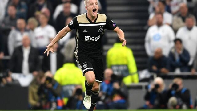 Van de Beek laat winnend Ajax aan finale Champions League ruiken