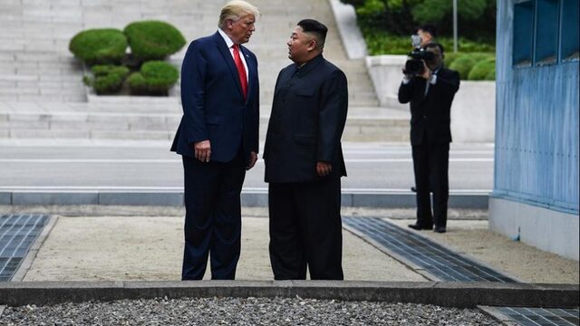 Trump zet voet op Noord-Koreaans grondgebied als eerste Amerikaanse president