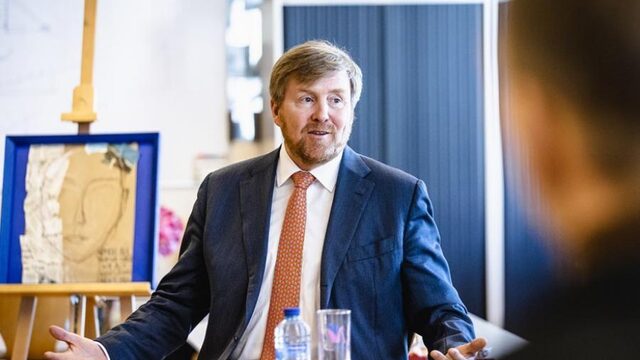 Stand.nl: 'De koning moet weer het startpunt worden van de formatie'