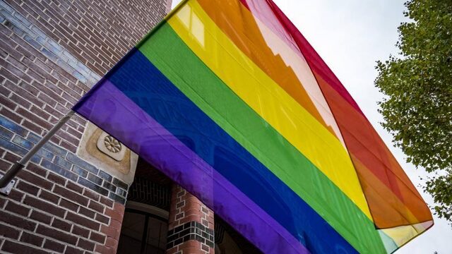 Hoe de regenboog als symbool Schouwen-Duiveland verdeelt