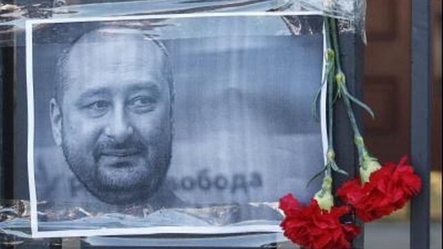 Bizar: vermoorde Russische journalist leeft nog, zette eigen dood in scene