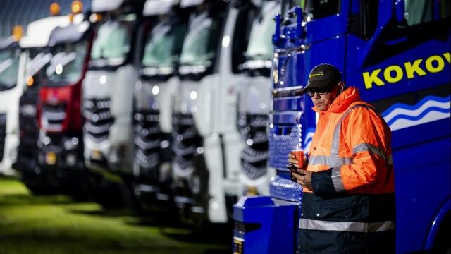 Malieveld vol met bouwvoertuigen