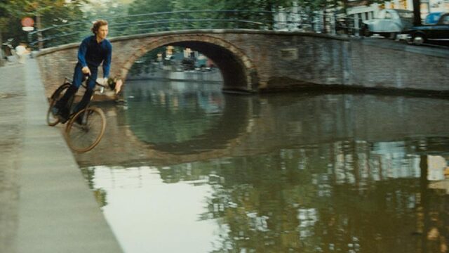 Waarom Bas Jan Ader de gracht in fietste