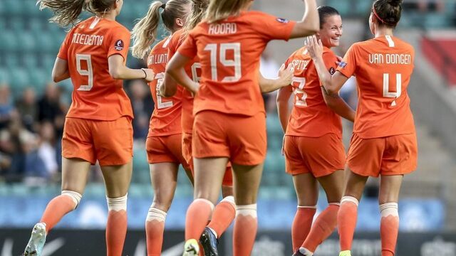 De Nederlandse voetbalvrouwen declasseren Estland