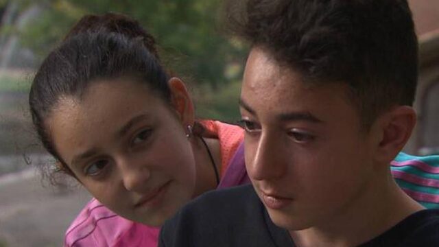 Dit staat Lili en Howick te wachten in Armenië