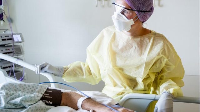 Zorgpersoneel moet als eerste coronavaccin krijgen: 'Zij staan op omvallen'