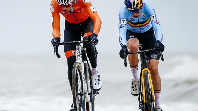 Mathieu van der Poel wereldkampioen: rijdt Van Aert voorbij en ziet hem niet meer terug