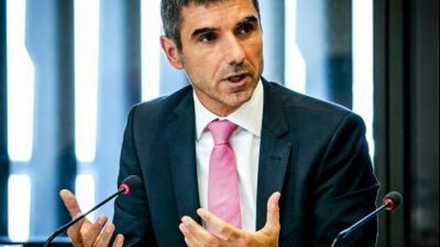 Staatssecretaris Blokhuis wil roken op terrassen verbieden