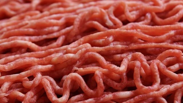 Stand.nl: Er moet een vleestaks worden ingevoerd