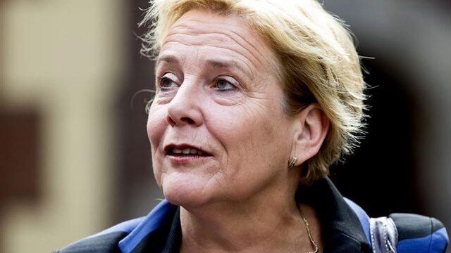 Minister Bijleveld zit niet te wachten op extra toezicht Defensie