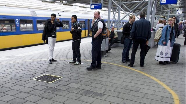 ProRail wil alle stations compleet rookvrij maken