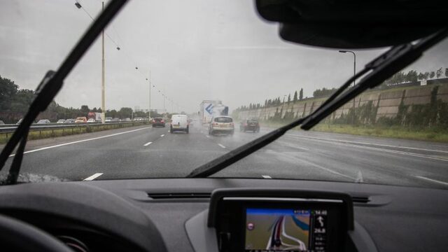 Werkstraf voor automobilist die waarschuwingen bandenspanning negeerde