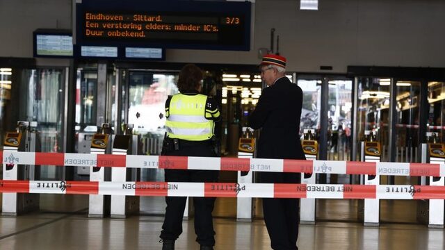 Politie schiet verdachte neer na steekpartij op Amsterdam Centraal, twee gewonden
