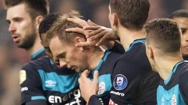 Siem de Jong helpt PSV aan punt in Arena