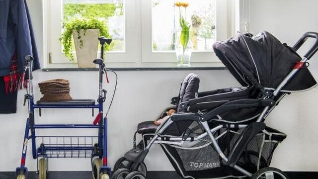 Wat doe je als je ouders niet meer alleen kunnen wonen?