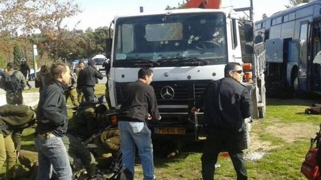 Vrachtwagen in Jeruzalem rijdt in op publiek: zeker 4 doden