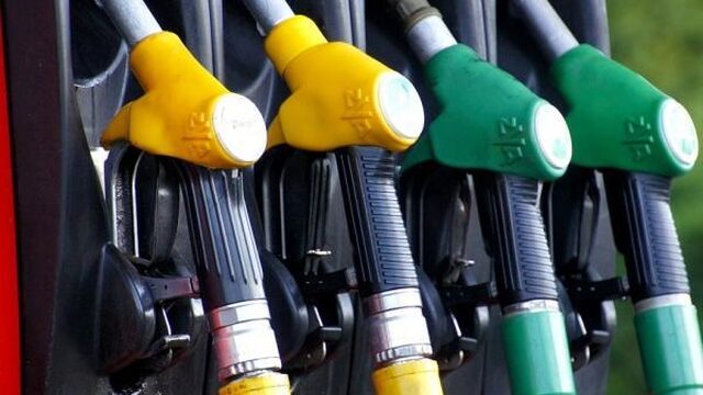 'Overheden moeten accijns op benzine verhogen'