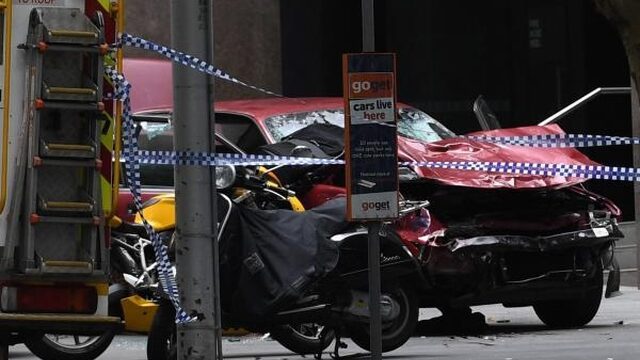 Auto rijdt in op voetgangers Melbourne: drie doden en ernstig gewonden