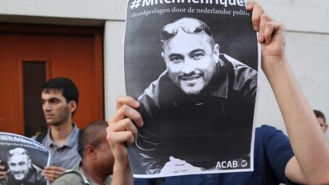 Twee agenten vervolgd voor dood Mitch Henriquez