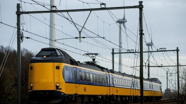 NS: door storm langer onderweg en vaker overstappen