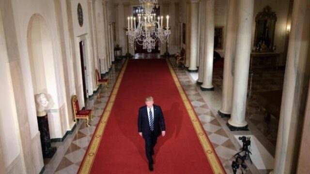 Personeel Donald Trump klapt uit de school