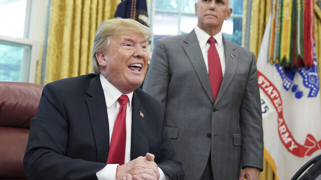 Trump tekent decreet, stopt scheiding migrantenfamilies