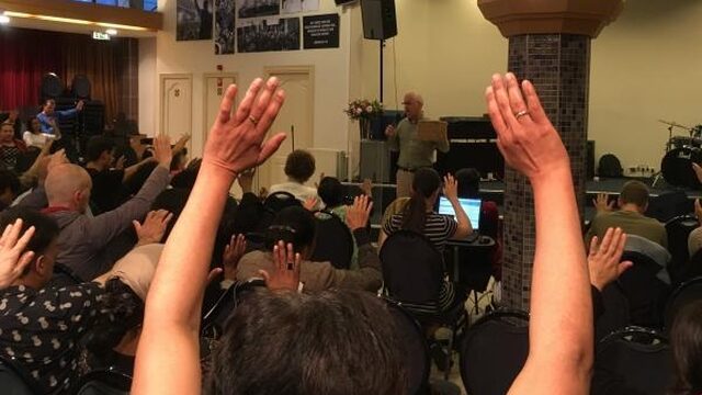 Leden Maasbach-kerk moeten met familie breken