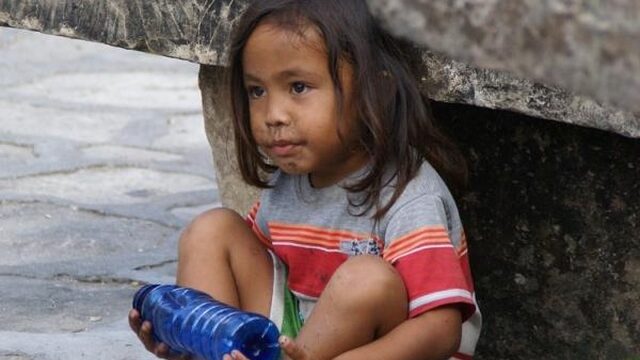 Steeds meer 'wezen' met ouders door weeshuistoerisme