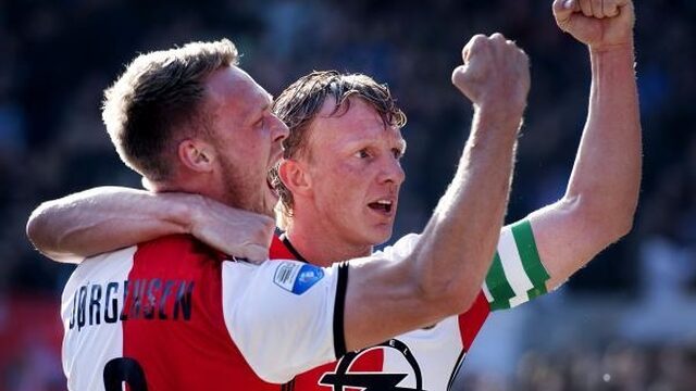 Feyenoord soepel langs AZ: nog acht duels te gaan