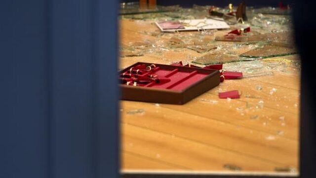 Minder overvallen op winkels, meer plof- en ramkraken