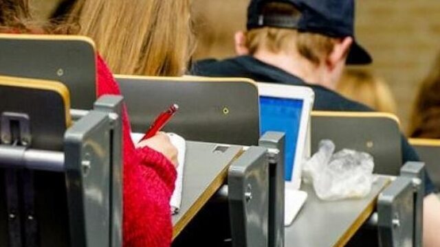 Bussemaker gaat met technische universiteiten praten over geld