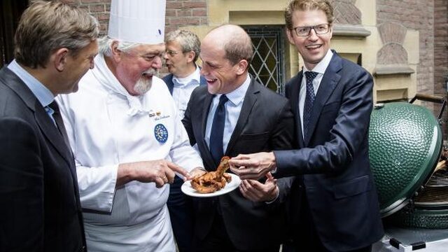 Mediaforum: ‘Politici verdienen ook vakantie’