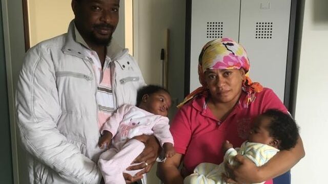 Uitgeprocedeerde asielzoekers jarenlang in vertrekcentrum