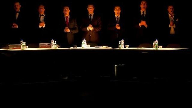 Zelfs van 'O denneboom' weet Frommermann iets te maken