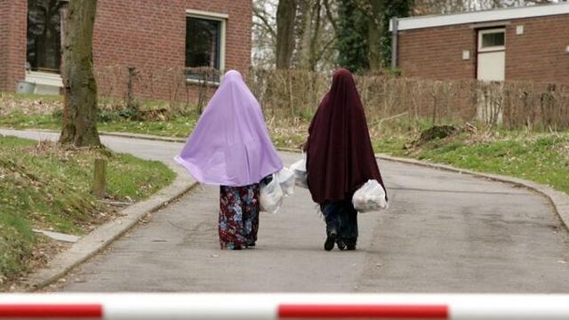 Asielinstroom bijna de helft afgenomen